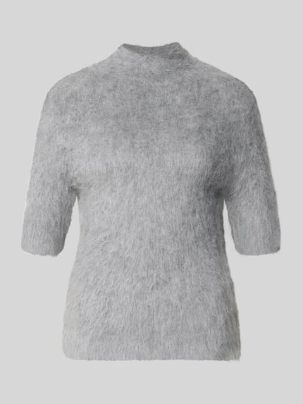 Productfoto, Strickshirt aus Alpaka-Mix mit kurzem Stehkragen van someday, lichtgrijze kleur, zachte textuur, model Tuomina, aansluitende fit