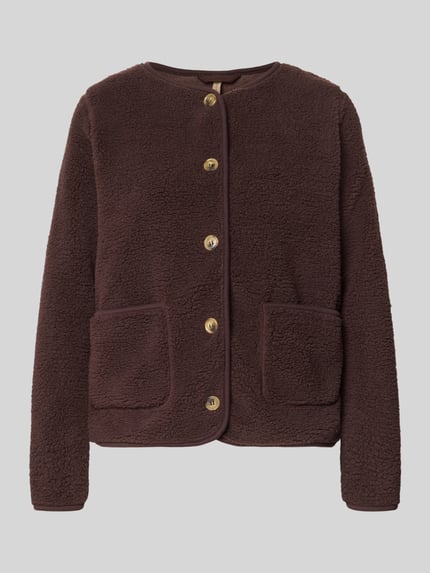 Produktfoto, brązowa kurtka z miękkiego futerka z dwoma naszywanymi kieszeniami, złote guziki, Regular Fit Teddyjacke mit ausgesetzten Taschen Modell 'SC-ONYX 2' von Soyaconcept, damska teddy / kurtka z futerka