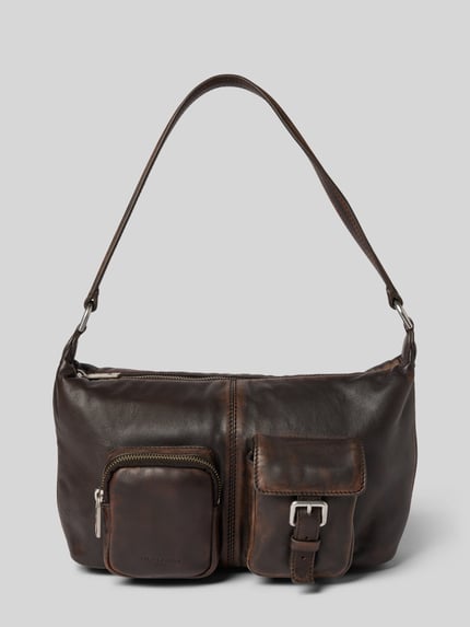 Produktfoto, Shoulder Bag mit Reißverschluss Modell 'Andrea' von LIEBESKIND BERLIN aus dunkelbraunem Leder, rechteckige Form, sichtbare Textur, Außenfach mit Reißverschluss und Überschlag, Innenfach, Hauptfach, Breite 33 cm, Länge 18 cm, Tiefe 10 cm, Schulterriemen 51 cm.