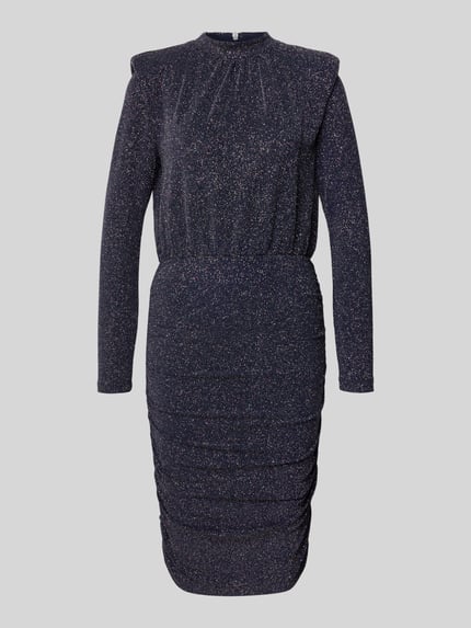 Productfoto, knielang glitterjurk met schoudervullingen, nauwsluitend model, schimmerend, Rich & Royal, voor dames