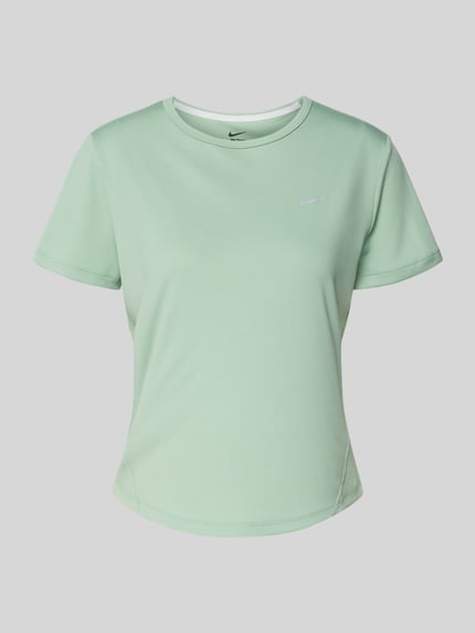 Produktfoto, lichtgroen T-shirt met logoprint van model 'Tempo' van NIKE TRAINING, regular fit, ronde hals, ruglengte maat S 56 cm