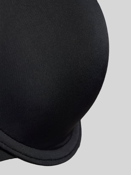 Produktfoto, BH mit Bügel von Jake*s Casual in Schwarz mit glatter Oberfläche vor grauem Hintergrund.