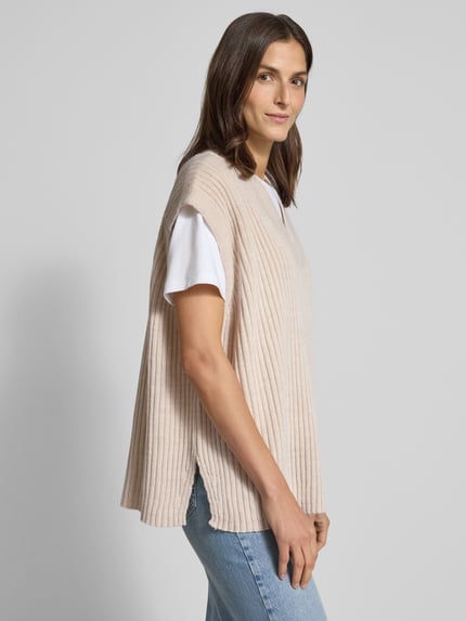 Vrouwenmodel draagt Loose Fit spencer met wol-aandeel Model 'NOLA' van VILLA SOPHIE, look: effen, ribtricot. Zijaanzicht.