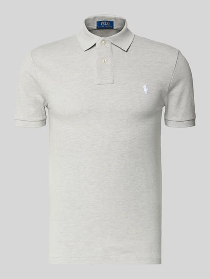 Produktfoto, jasnoszara koszulka polo Slim Fit Poloshirt aus reiner Baumwolle od Polo Ralph Lauren, gładka faktura, krój slim fit