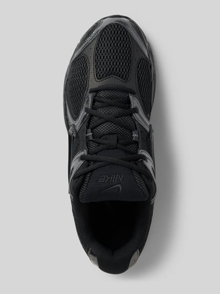 Produktfoto, Sneaker mit Logo-Detail Modell 'INITIATOR' von Nike, czarny, detal z logo, zaokrąglony czubek, wiązanie, krój, wysokość obcasa w rozmiarze 10,5: 6 cm, wysokość cholewki w rozmiarze 10,5: 7 cm, szerokość cholewki w rozmiarze 10,5: 7 cm