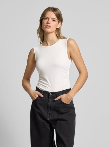 PIECES Top o kroju slim fit z bocznym marszczeniem model ‘MADISON’ Złamany biały 4