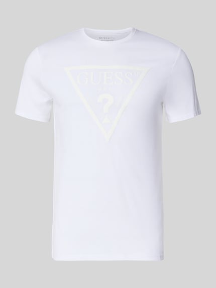 Produktfoto, weißes T-Shirt mit Logo und Rundhalsausschnitt von GUESS, Reine Baumwolle, Slim-Fit, Rückenlänge 70 cm bei Größe M