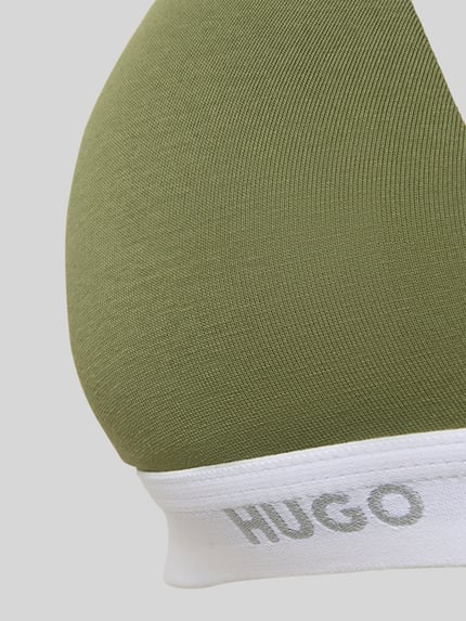 Vrouwenmodel draagt bralette uit katoenmix model 'HUGO ID TRIANGLE' van HUGO, meerkleurige look, voorgevormd, uitneembaar, elastische label in band, zonder beugel, detailopname.