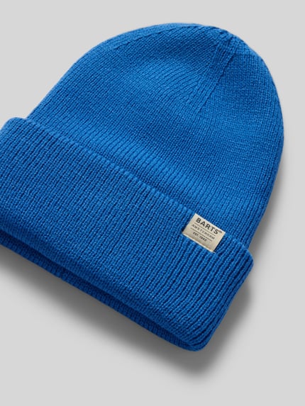 Produktfoto, Mütze mit Label-Patch Modell 'KINABALU' von BARTS in kräftigem Blau, unifarben, Struktur durch Rippstrick aus 100% Polyacryl