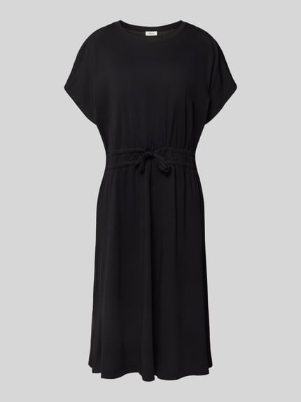 Produktfoto, Tailliertes Freizeitkleid aus Baumwoll-Mix von s.Oliver RED LABEL, Optik: Unifarben, Passform: Tailliert, Midi-Länge, Rundhals-Ausschnitt, Verschluss: Tunnelzug, Ärmelform: Kurzarm, Saum: Geschlitzt, Material: Baumwoll-Mix, schwarz