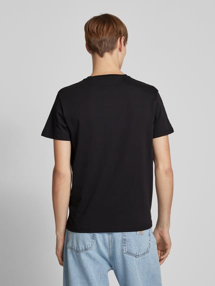 Tommy Jeans T-shirt o kroju regular fit z czystej bawełny z napisem z logo Czarny 5