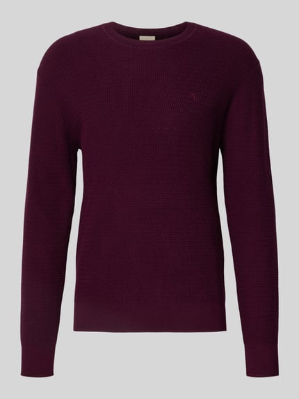 Produktfoto, Strickpullover mit gerippten Abschlüssen von CK Calvin Klein in dunklem Bordeaux, Baumwoll-Mix mit Stretch-Anteil, Regular-Fit, sichtbares Label-Stitching, Rundhalsausschnitt, strukturierte Oberfläche