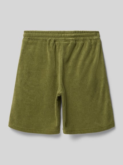 Produktfoto, Shorts mit Eingrifftaschen und Label-Detail von Garcia aus grünem Baumwoll-Mix Frottee, Regular Fit, elastischer Bund.
