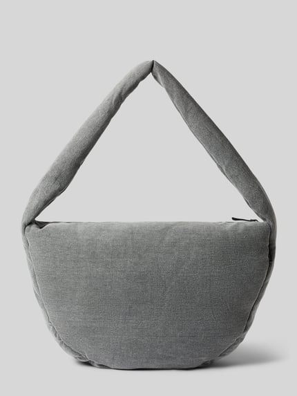 Produktfoto, Shoulder Bag aus reiner Baumwolle in Denim-Optik von Studio Noos, Główna przegroda z zamkiem błyskawicznym, pasek na ramię, detal z logo, przegródka wewnętrzna zapinana na zamek błyskawiczny, Szerokość w rozmiarze 1: 49 cm, Długość w rozmiarze 1: 35 cm, Głębokość w rozmiarze 1: 11 cm, długość paska na ramię w rozmiarze 1: 80 cm, tkanina stylizowana na denim, szary, miękka tekstura.