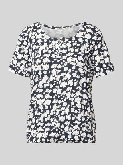 Produktfoto, Regular Fit T-Shirt mit Viskose-Anteil von Tom Tailor, dunkelblau mit weißem floralen Muster, weiche Textur