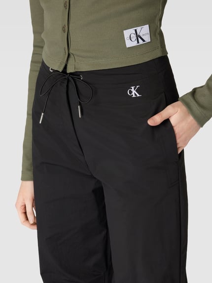 Calvin Klein Jeans Loose fit cargobroek met tunnelkoord Zwart - 3