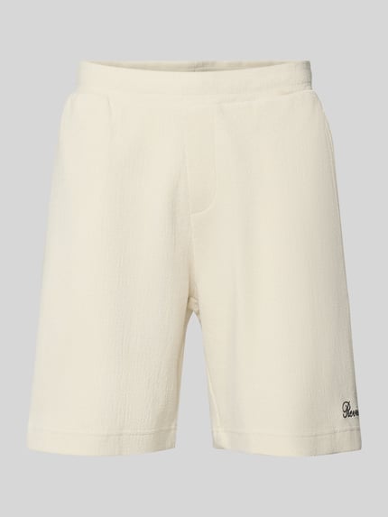 Produktfoto, Shorts mit Label-Stitching von REVIEW aus Baumwoll-Mix, Regular Fit, Strukturmuster, cremefarben auf grauem Hintergrund