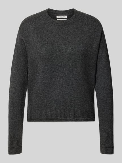 Produktfoto, Strickpullover mit überschnittenen Schultern von Christian Berg Woman, ciemnoszary, luźny krój, prążkowane ściągacze, okrągły dekolt, długie rękawy, długość tyłu w rozmiarze M: 60 cm, długość rękawa w rozmiarze M: 58 cm, tekstura miękka.
