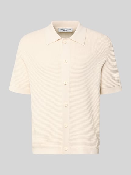 Produktfoto, Regular Fit Freizeithemd aus reiner Baumwolle von Marc O'Polo Denim in Optik: Unifarben, Strick, mit Polokragen, Label-Patch, kurzarm.