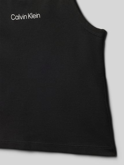 Produktfoto, schwarzes Regular Fit Trägertop aus Viskose-Mix Modell 'PUNTO STRAP TOP' von Calvin Klein Jeans mit Label Print, unifarbene glatte Textur