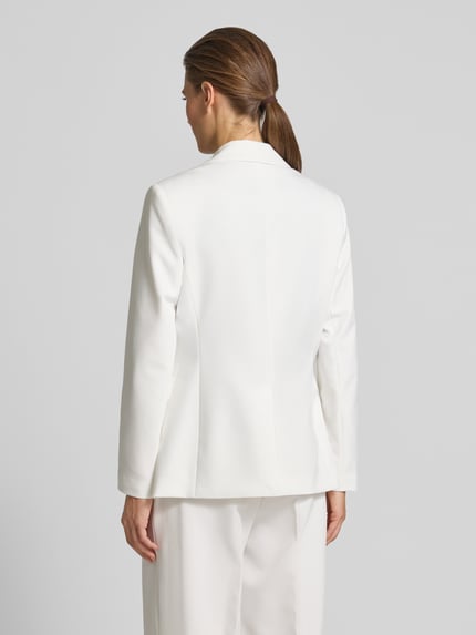Frauenmodel trägt Shaped Fit Longblazer mit steigendem Reverskragen von s.Oliver BLACK LABEL, Optik: Unifarben, Rückenschlitz, Langarm, Pattentaschen, einreihige Knopfleiste, Ganzkörperansicht Rückansicht.