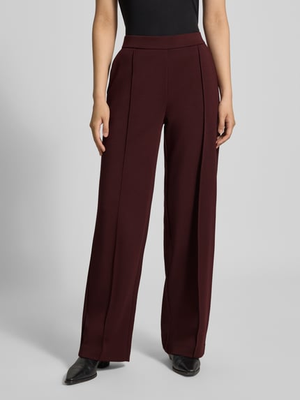 Vrouwenmodel draagt donkerrode wijdte broek van modalmix, Relaxed Fit Weite Hose aus Modal-Mix model 'Melane Chill' van OPUS, Dames, detailopname vooraan.