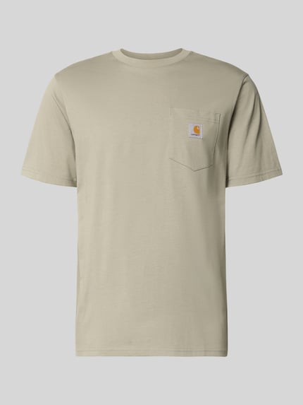 Produktfoto, Regular Fit T-Shirt mit Brusttasche von Carhartt Work In Progress aus Reine Baumwolle mit Rundhalsausschnitt, Label-Patch, Rückenlänge 71 cm in Größe M, beigefarben, glatte Struktur.