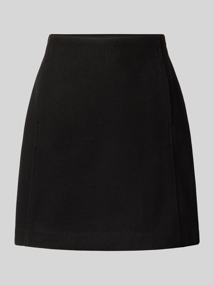 Produktfoto, schwarzer ausgestellter Mini-Rock mit Nahtreißverschluss, glatte Textur, Ausgestellter Mini-Rock mit Nahtreißverschluss Modell 'FORTUNEALLISON' von VERO MODA, Damen Mini-Rock