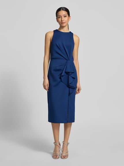 Vrouwenmodel draagt Cocktailkleid mit Rundhalsausschnitt und Volants van Adrianna Papell, dames cocktailjurk, materiaalmix met stretch, recht model, midi-jurk, ronde hals, volants, ruglengte maat 36: 114 cm, borstwijdte maat 36: 46 cm, kleur blauw, gladde stof, Ganzkörperansicht van voren.