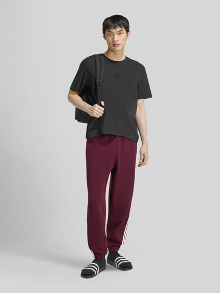 adidas Sportswear Regular Fit Sweathose mit Reißverschlusstaschen Dunkelrot 1