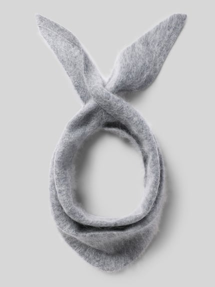 Produktfoto, Schal aus Kaschmir im unifarbenen Design von Christian Berg Woman, rechteckige Form in hellem Grau, weiche Textur, 28 cm Breite