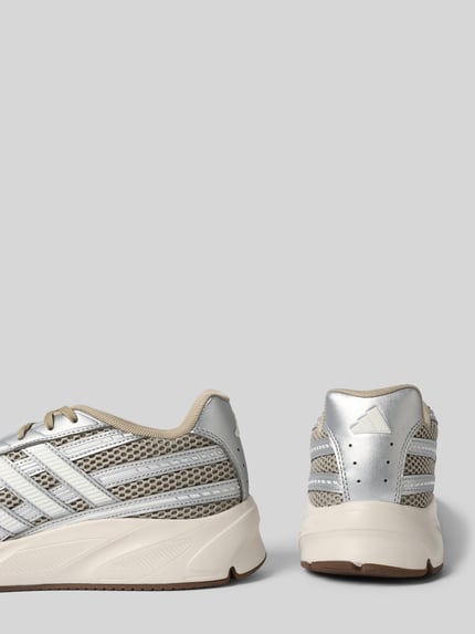 Produktfoto, Sneaker mit Schnürverschluss von adidas Sportswear im Material-Mix mit strukturierter Sohle, abgerundeter Spitze und Label-Detail.