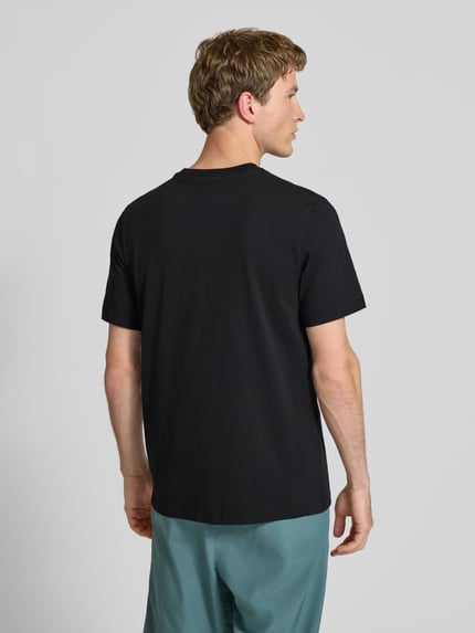 Nike t-shirt z nadrukiem z logo model 'Swoosh' Czarny 5
