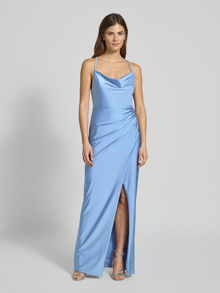 Vrouwenmodel draagt Regular Fit Abendkleid met Raffungen van V.M., satijn, ruches, rugdecolleté, spaghettibandjes, ruglengte 131 cm, borstwijdte 30 cm, nachtblauw, regular fit, geplooid detail, sierlijke textuur. Volledige lichaamsopname vooraanzicht.