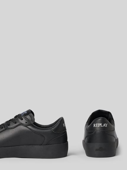Productfoto, zwart sneaker met logodetails Model 'RAPID' van Replay, afgeronde model, vetersluiting, gestructureerde zool, hakhoogte maat 44: 4 cm, schachthoogte maat 44: 7 cm, schachtbreedte maat 44: 8 cm