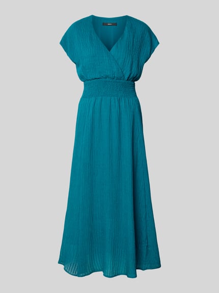 Produktfoto, Midikleid aus Viskose-Mix mit Smok-Details von zero, türkis, Strukturmuster, taillierter Schnitt, V-Ausschnitt in Wickel-Optik, Rückenlänge bei Größe 36: 130 cm, Brustweite bei Größe 36: 44 cm
