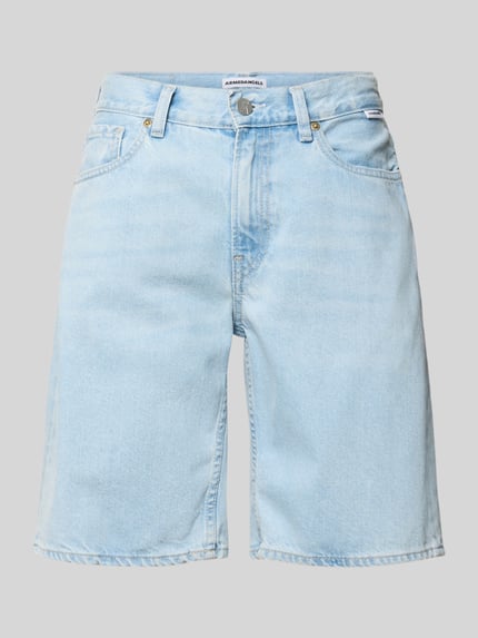 Produktfoto, hellblaue Regular Fit Jeansshorts aus reiner Baumwolle Modell 'THALINAA' von Armedangels, glatte Textur, Damen Jeansshorts