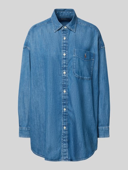 Produktfoto, Oversized Hemdbluse in Denim-Optik von Polo Ralph Lauren aus reiner Baumwolle mit Hemdblusenkragen, Knopfleiste, Brusttasche und Label-Stitching.