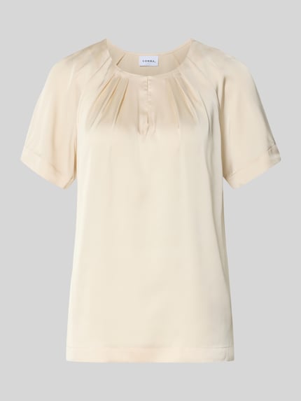 Produktfoto, Relaxed Fit Bluse mit gelegten Falten von Comma, cremefarbenes Satin, Elastischer-Material-Mix, Rundhalsausschnitt, kurzärmelig