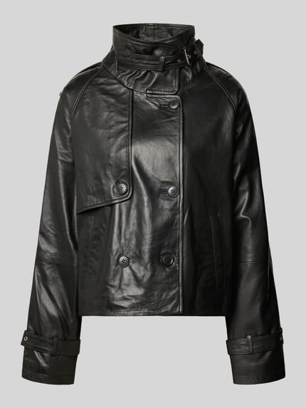 Produktfoto, schwarze Regular Fit Jacke in Leder-Optik Modell 'Zavic' von Gestuz, Stehkragen, doppelte Knopfleiste, glatte Struktur
