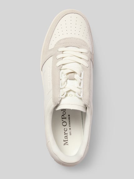 Productfoto, witte en lichtgrijze sneakers van leer, glad oppervlak, details met suède, Sneaker uit echt leer 'AGAR 3A' van Marc O'Polo, heren sneakers.