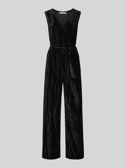 Produktfoto, Regular Fit Jumpsuit aus Samt von Tom Tailor Denim in Schwarz, unifarben, mit breiten Trägern, V-Ausschnitt und Taillengürtel