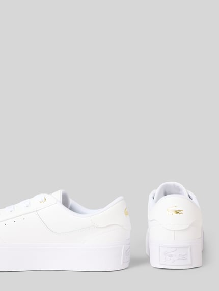 Productfoto, Low Top Sneaker uit leer-mix model 'ZIANE PLATFORM 124' van Lacoste voor dames, effen wit met metalen logo, profielzool, vetersluiting.