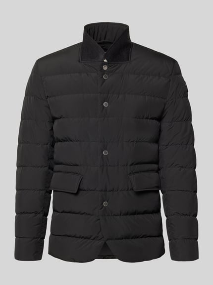 Produktfoto, Regular Fit Jacke in Stepp-Optik Modell 'Joen' von Tiger of Sweden in Schwarz mit Stehkragen, Pattentaschen und Knopfleiste.