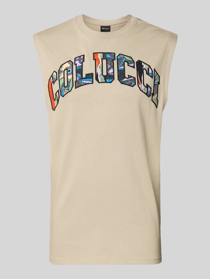 Produktfoto, Regular Fit Tanktop mit Label-Stitching von COLUCCI in Beige aus reiner Baumwolle, farbige Schrift, Rundhalsausschnitt