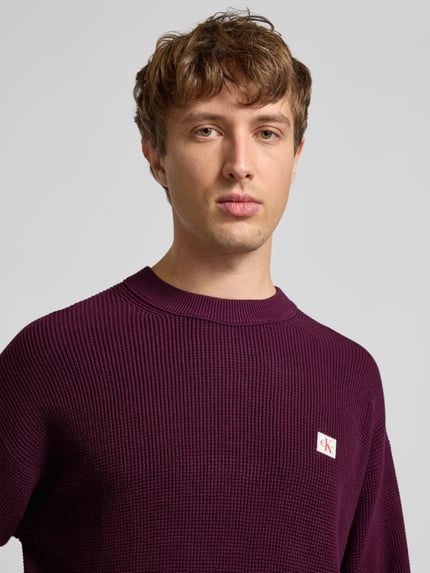 Calvin Klein Jeans Strickpullover mit Strukturmuster und Rundhalsausschnitt Bordeaux 3