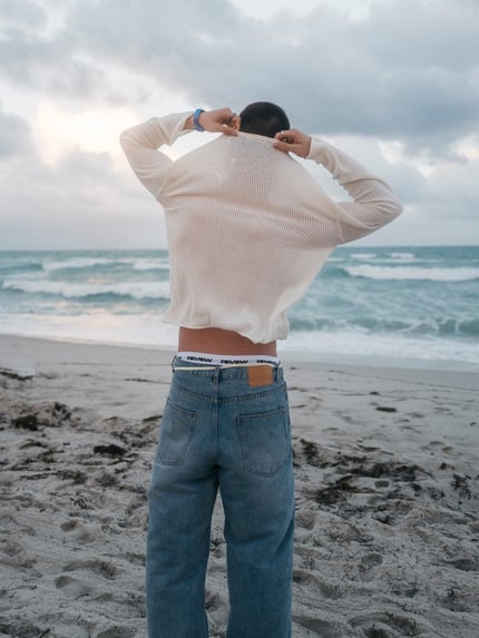 REVIEW Baggy Fit Jeans in lockerer Passform mit Eingrifftaschen Hellblau 6