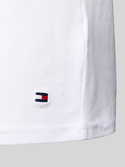 Produktfoto, Slim Fit T-Shirt Set aus Baumwoll-Mix im 3er-Pack von Tommy Hilfiger, efekt: jednolity kolor, mieszanka bawełny, dżersej
