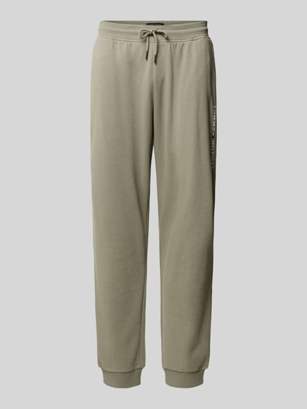 Produktfoto, Regular Fit Sweathose aus Baumwoll-Mix von Tommy Hilfiger in Optik: Unifarben mit Label-Schriftzug, Tunnelzug, Bundabschluss: elastisch, Beinabschluss: gerippt, seitliche Eingrifftaschen, Material: Baumwoll-Mix