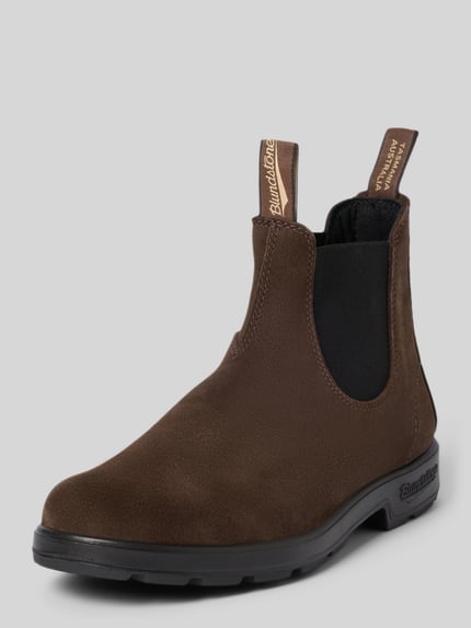 Produktfoto, Boots aus Leder mit elastischen Einsätzen von Blundstone w kolorze brązowym, zaokrąglony czubek, Zakładana przez głowę, Detal z logo, Wysokość obcasa w rozmiarze 44: 3 cm, Wysokość cholewki w rozmiarze 44: 15 cm, Szerokość w rozmiarze 44: 10 cm, tekstura gładka